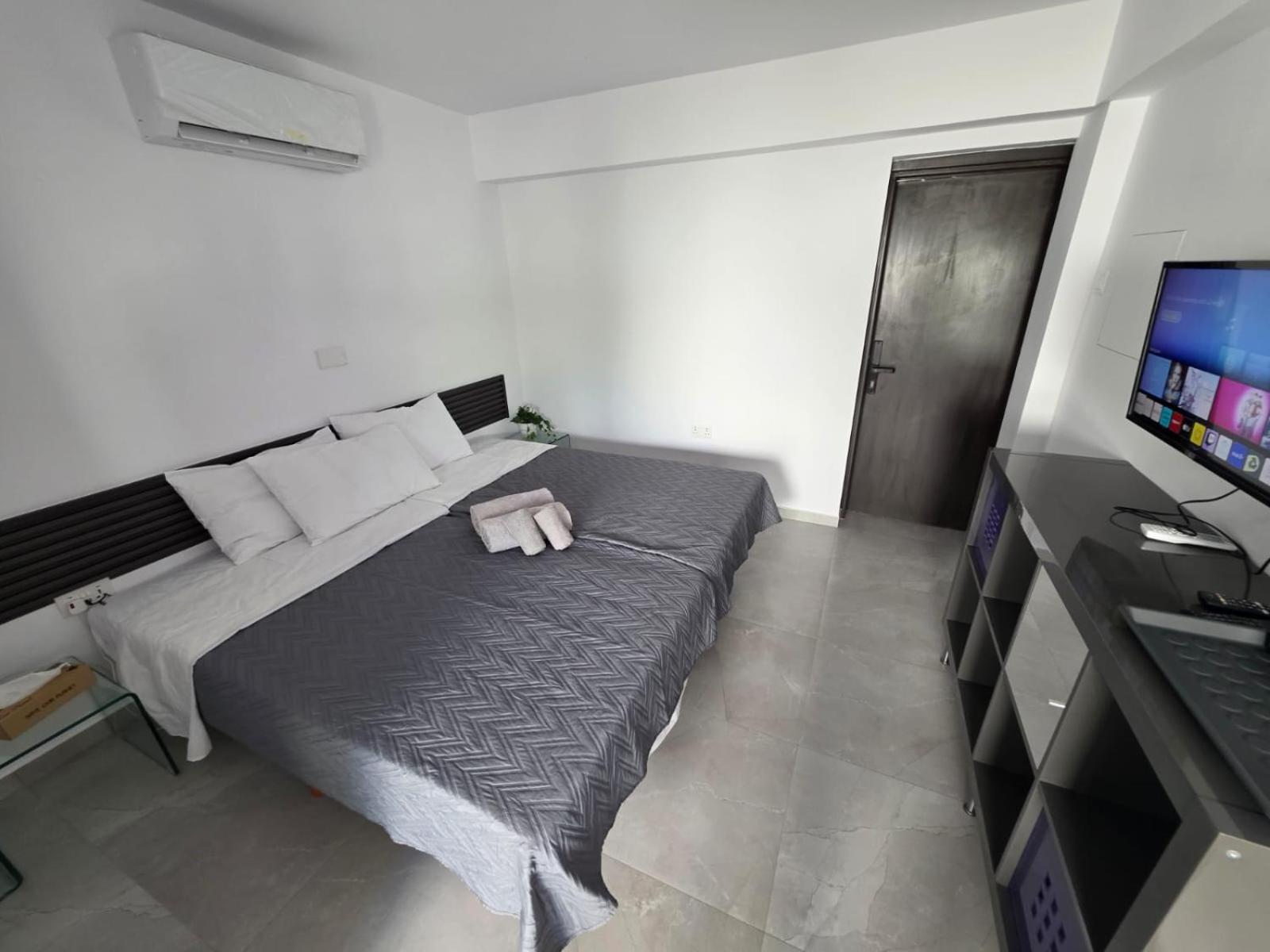 Town Centre Suites Ларнака Экстерьер фото