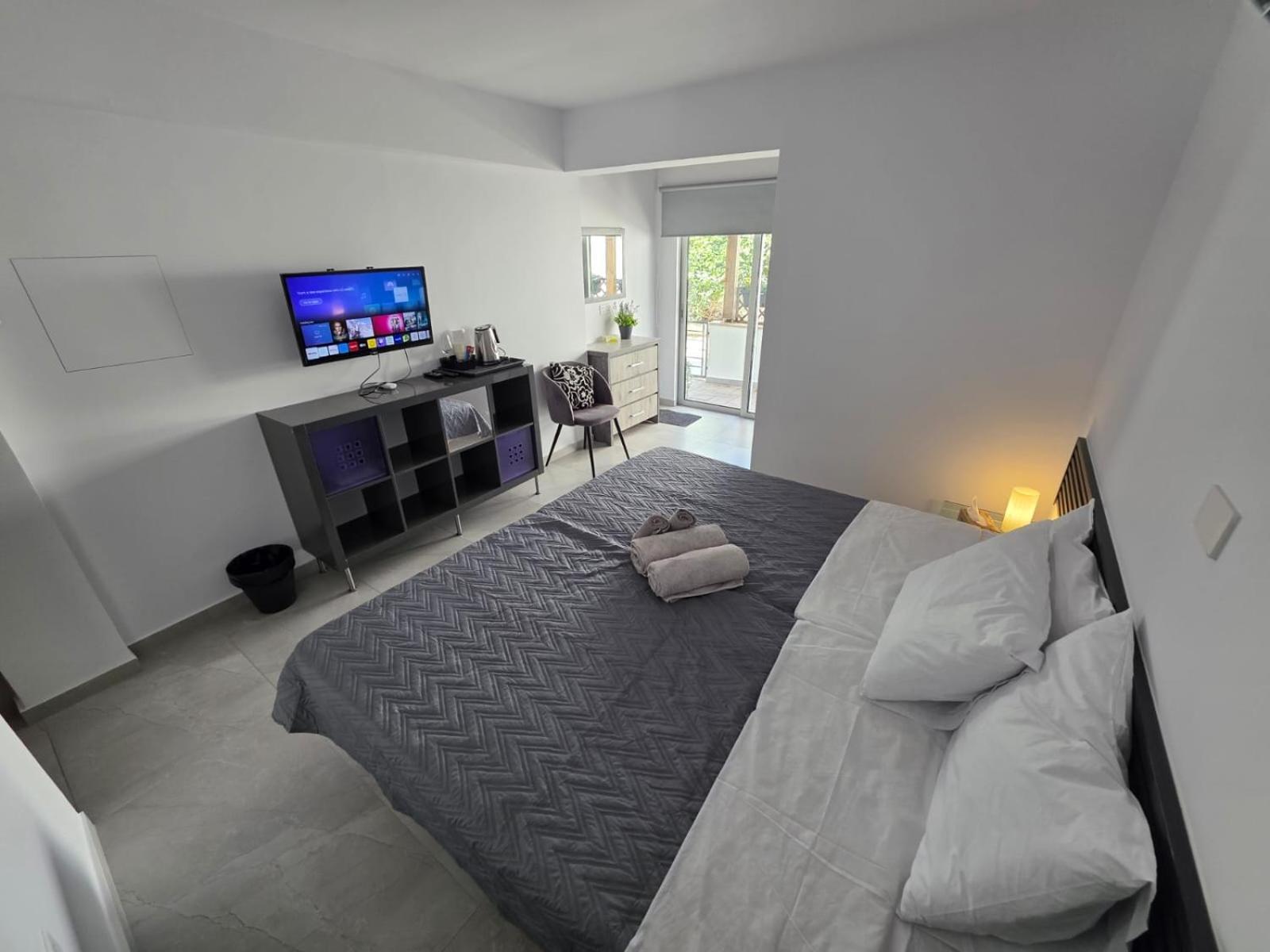 Town Centre Suites Ларнака Экстерьер фото