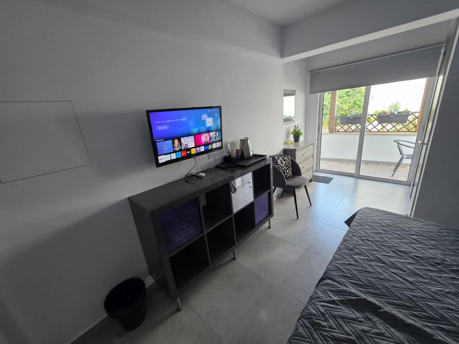 Town Centre Suites Ларнака Экстерьер фото