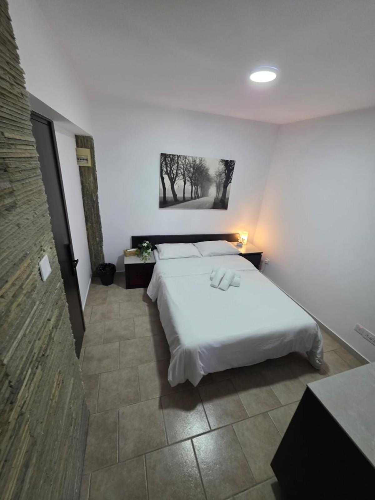 Town Centre Suites Ларнака Экстерьер фото